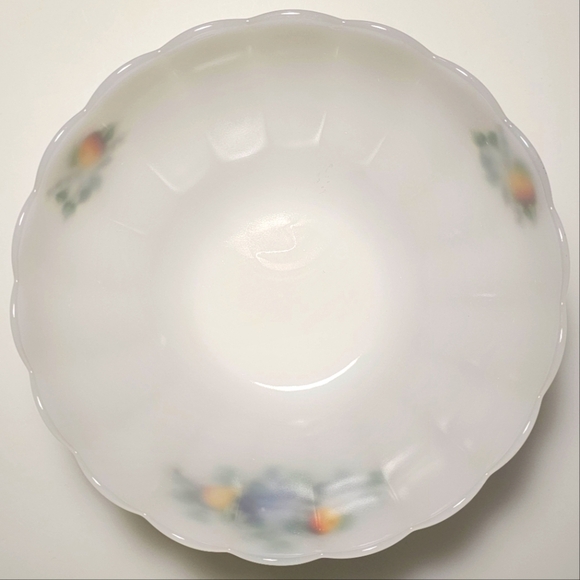 🇨🇵 Vintage Arcopal France "Fruits de France" Milk Glass Serving Bowl - Picture 6 of 13